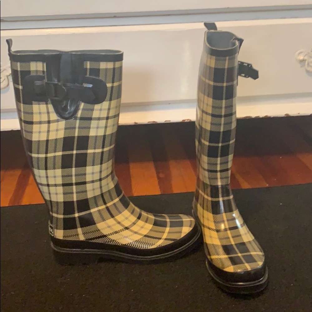 Intrigue Rain Boots